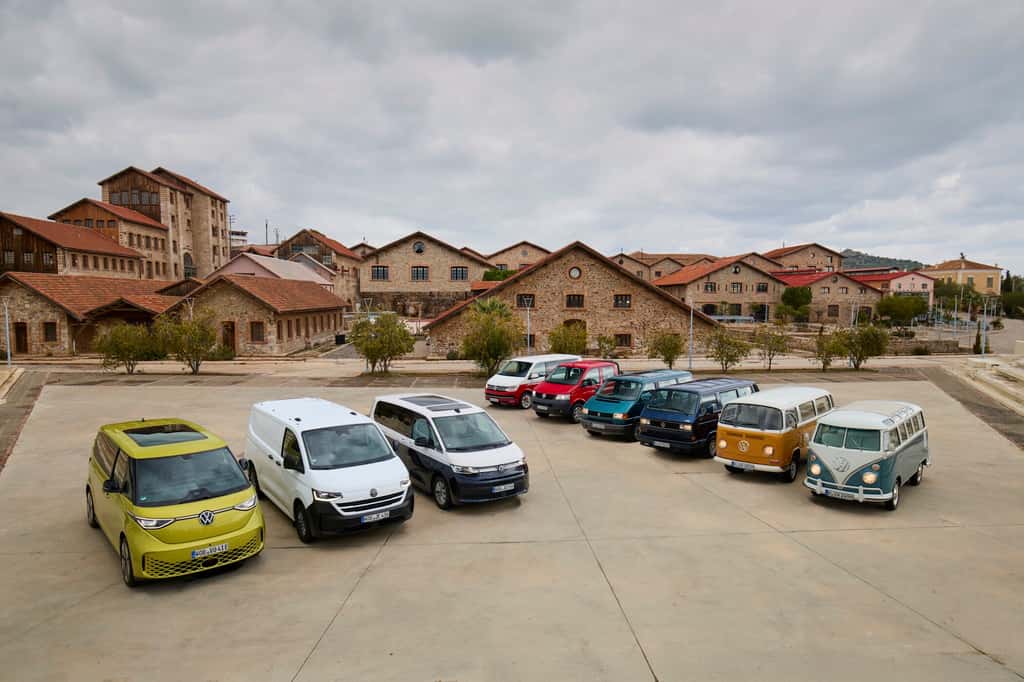 Du T1 à l'ID.Buzz électrique, la lignée du Combi de Volkswagen est riche en modèles et déclinaisons. © Volkswagen